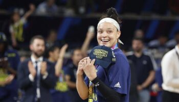 kayla mcbride yeniden fenerbahce opette ax9t11Bj