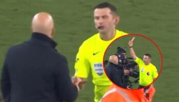 neye ugradigini sasirdi liverpool teknik direktoru arne slot hakemin elini sikti kirmizi kart gordu tkfsAF7H