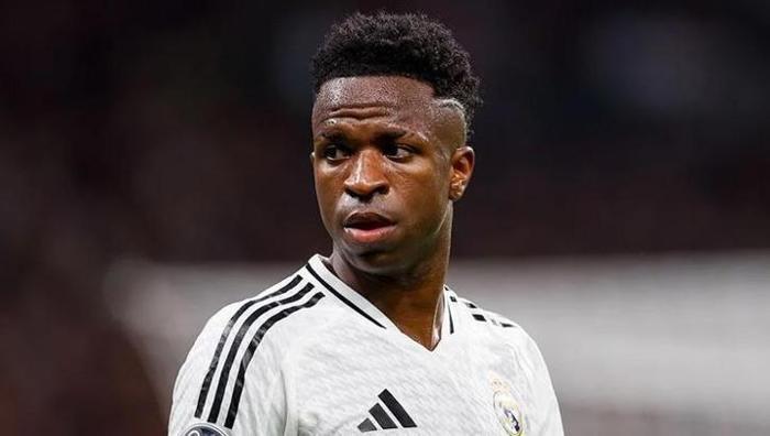 Real Madrid soyunma odası fena karıştı! Kıskançlık krizleri sonrası oyuncular kapıya dayandı 2 real madrid soyunma odasi fena karisti kiskanclik krizleri sonrasi oyuncular kapiya dayandi 1 5v45i5hG