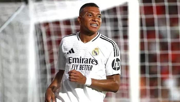 Real Madrid soyunma odası fena karıştı! Kıskançlık krizleri sonrası oyuncular kapıya dayandı 5 real madrid soyunma odasi fena karisti kiskanclik krizleri sonrasi oyuncular kapiya dayandi 4 2ZJAZt87