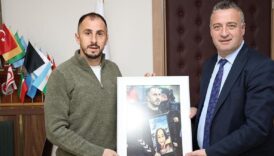 samsunspor kaptani zeki yavruya anlamli hediye m2xg4VSr