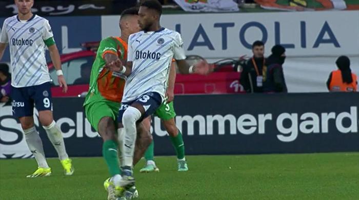 trioda alanyaspor fenerbahce macinin tartismali pozisyonlari degerlendirildi penalti beklenen anlar kirmizi kart suphesi e6Q27ScQ