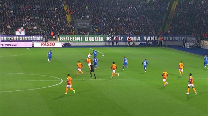 Trio'da Çaykur Rizespor - Galatasaray maçının tartışmalı pozisyonları değerlendirildi: Osimhen'in golünde faul var mı? 'O eli ben de gördüm...' 5 trioda caykur rizespor galatasaray macinin tartismali pozisyonlari degerlendirildi osimhenin golunde faul var mi