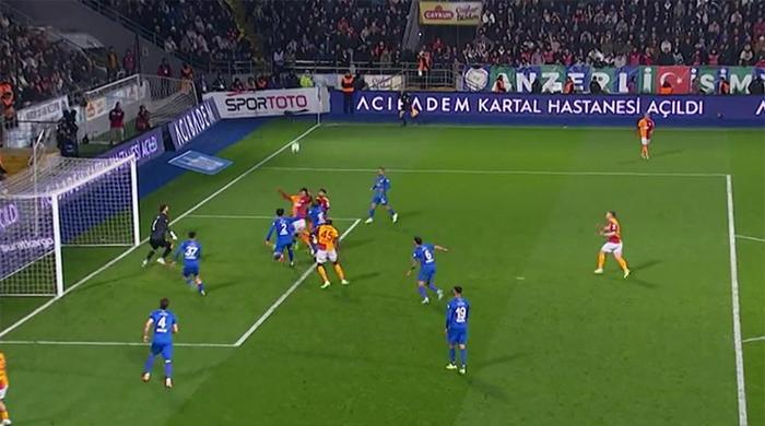Trio'da Çaykur Rizespor - Galatasaray maçının tartışmalı pozisyonları değerlendirildi: Osimhen'in golünde faul var mı? 'O eli ben de gördüm...' 22 trioda caykur rizespor galatasaray macinin tartismali pozisyonlari degerlendirildi osimhenin golunde faul var mi