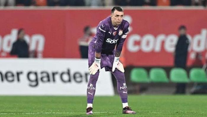 Alanyaspor - Galatasaray maçına damga vuran pozisyonları Trio yorumladı: 'Kırmızı kart vermeliydi!' 11 alanyaspor galatasaray macina damga vuran pozisyonlari trio yorumladi kirmizi kart vermeliydi 10 ZTb31Ji8