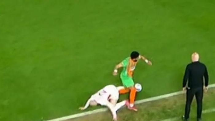Alanyaspor - Galatasaray maçına damga vuran pozisyonları Trio yorumladı: 'Kırmızı kart vermeliydi!' 13 alanyaspor galatasaray macina damga vuran pozisyonlari trio yorumladi kirmizi kart vermeliydi 12 fLSblsOl
