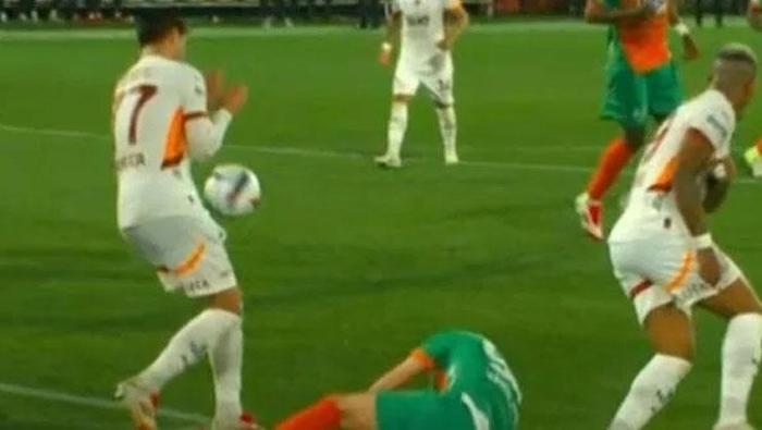 Alanyaspor - Galatasaray maçına damga vuran pozisyonları Trio yorumladı: 'Kırmızı kart vermeliydi!' 8 alanyaspor galatasaray macina damga vuran pozisyonlari trio yorumladi kirmizi kart vermeliydi 7 z7nPPyyh