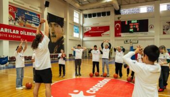 anadolu efesin one team sosyal sorumluluk projesi antalyada basladi xKDsEFq2