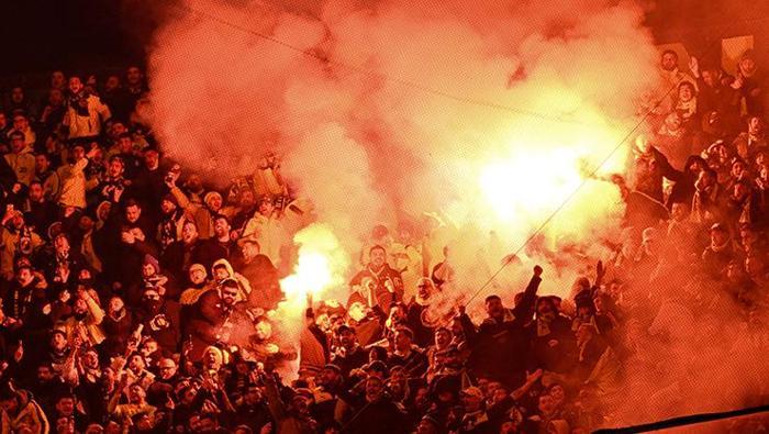 Avrupa basınının Galatasaray-Fenerbahçe derbisi şaşkınlığı: 'Korkutucu sahneler, maç bitti sahayı polis kapladı!' 5 avrupa basininin galatasaray fenerbahce derbisi saskinligi korkutucu sahneler mac bitti sahayi polis kapladi 4 6IwfgkSl