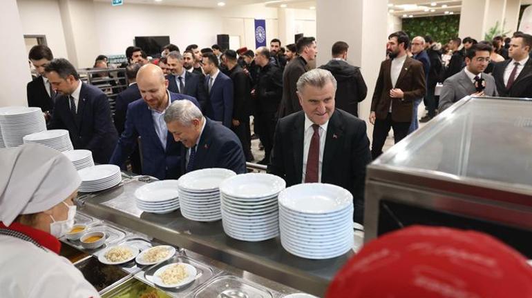 bakan bak ibn haldun universitesi ogrencileriyle iftar yapti 1 T5cGsQUs