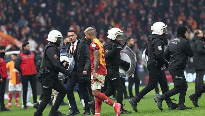 'Ben bir insanım, maymun değil' Okan Buruk'un yardımcısı Gomez İspanya basınına konuştu: Duygularını belli etti 8 ben bir insanim maymun degil okan burukun yardimcisi gomez ispanya basinina konustu duygularini belli 5hHKPkVd