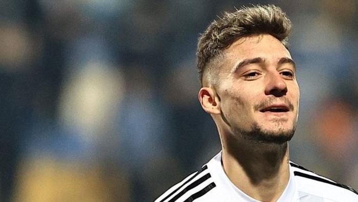 Beşiktaş'ın yıldızı ile yollar ayrılıyor! Büyük umutlarla gelmişti ama... 3 besiktasin yildizi ile yollar ayriliyor buyuk umutlarla gelmisti ama 2 OqbwLvZV
