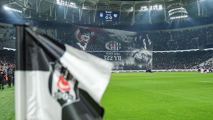 Beşiktaş'tan 122. yıla özel dev koreografi! İşte o kareler... 3 besiktastan 122 yila ozel dev koreografi iste o kareler 2 nfzuzuPB