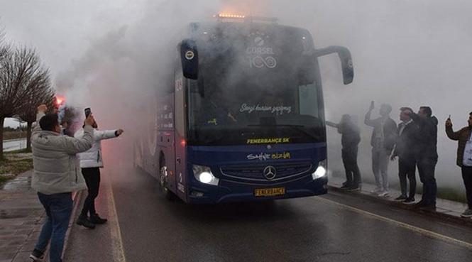 CANLI | Galatasaray - Fenerbahçe maçı Canlı Anlatım - GS FB derbi kadroları, skoru ve istatistikleri (Galatasaray Fenerbahçe yayın bilgileri) 1 canli galatasaray fenerbahce maci canli anlatim gs fb derbi kadrolari skoru WCvEn2lX