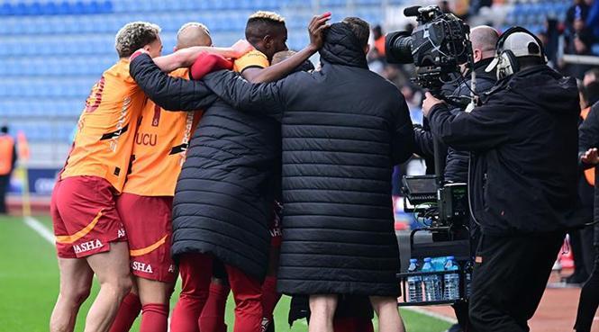 CANLI | Galatasaray'a Kasımpaşa deplasmanında şok! Müthiş maçta kazanan çıkmadı... (Kasımpaşa 3-3 Galatasaray) 1 canli galatasaraya kasimpasa deplasmaninda sok muthis macta kazanan cikmadi kasimpasa 3 3 galatasaray 0 CgiB2vfl