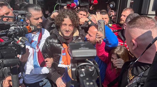 CANLI | Trabzonspor'un yeni teknik direktörü Fatih Tekke, sözleşme imzalıyor! Törende Şenol Güneş de yer alıyor... 2 canli trabzonsporun yeni teknik direktoru fatih tekke sozlesme imzaliyor torende senol gunes de