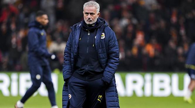 CANLI | Tüm dünya Jose Mourinho'nun 'maymun' benzetmesini konuşuyor: Galatasaray'dan 'ırkçı söylem' nedeniyle suç duyurusu! Derbinin ardından kaos... 2 canli tum dunya jose mourinhonun maymun benzetmesini konusuyor galatasaraydan irkci soylem nedeniyle suc Iv2JQq3e