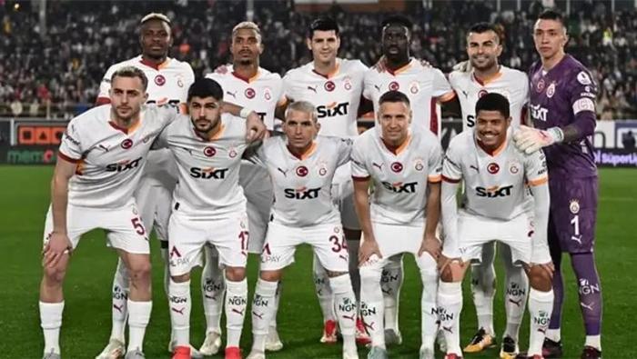 Dursun Özbek bizzat devreye girdi! Galatasaray'dan oyuncularına maaş ve prim müjdesi 1 dursun ozbek bizzat devreye girdi galatasaraydan oyuncularina maas ve prim mujdesi 0 Pu3uBw5t