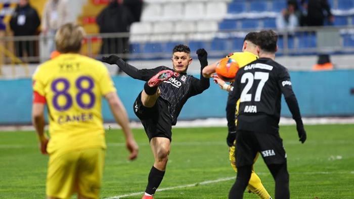 Eyüpspor - Beşiktaş maçını spor yazarları değerlendirdi! 3 puan sonrası şok sözler: İpler kopmuş, yollar ayrılmalı... 9 eyupspor besiktas macini spor yazarlari degerlendirdi 3 puan sonrasi sok sozler ipler kopmus 2LFXzVsE