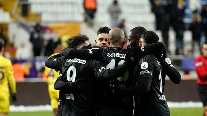 Eyüpspor - Beşiktaş maçını spor yazarları değerlendirdi! 3 puan sonrası şok sözler: İpler kopmuş, yollar ayrılmalı... 13 eyupspor besiktas macini spor yazarlari degerlendirdi 3 puan sonrasi sok sozler ipler kopmus 7ubw9YBs