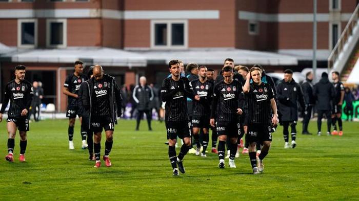 Eyüpspor - Beşiktaş maçını spor yazarları değerlendirdi! 3 puan sonrası şok sözler: İpler kopmuş, yollar ayrılmalı... 14 eyupspor besiktas macini spor yazarlari degerlendirdi 3 puan sonrasi sok sozler ipler kopmus cXTVXM2M