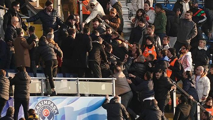 Eyüpspor - Konyaspor maçında büyük kaos: Kavga çıktı! Ortalık karıştı 1 eyupspor konyaspor macinda buyuk kaos kavga cikti ortalik karisti 0 XlWSdgtL