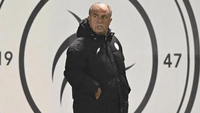 Fatih Terim'in takımı Al Shabab'da isyan! Antrenmana çıkmadılar, işte sebebi... 5 fatih terimin takimi al shababda isyan antrenmana cikmadilar iste sebebi 4 fNwaOnFc