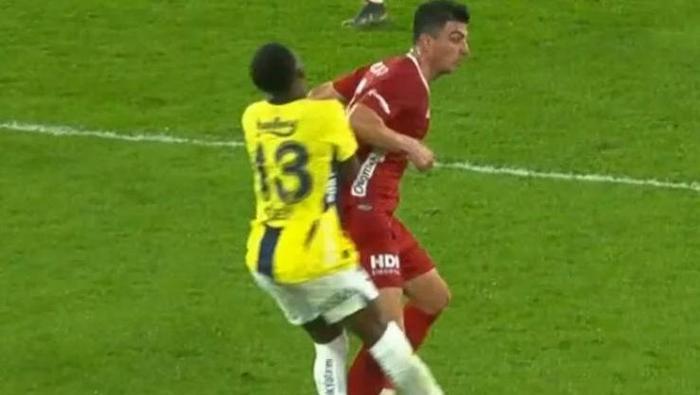 Fenerbahçe - Antalyaspor maçında tartışma yaratan pozisyon! Golden önce faul var mı? Trio yanıtladı: Temas var ama... 9 fenerbahce antalyaspor macinda tartisma yaratan pozisyon golden once faul var mi trio yanitladi JHC57dzM