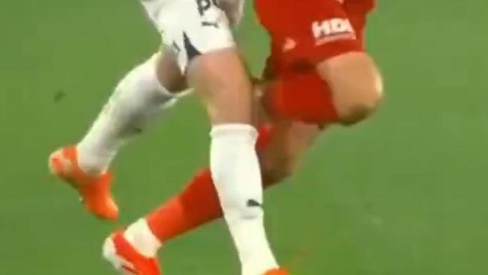 Fenerbahçe - Antalyaspor maçında tartışma yaratan pozisyon! Golden önce faul var mı? Trio yanıtladı: Temas var ama... 4 fenerbahce antalyaspor macinda tartisma yaratan pozisyon golden once faul var mi trio yanitladi