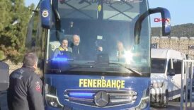 fenerbahce kafilesi derbiye mesalelerle ugurlandi VZhNqEOJ