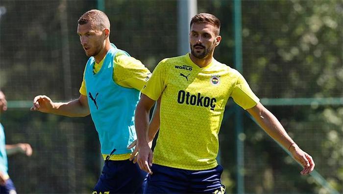 Fenerbahçe'de Cenk Tosun'un transferin sürpriz gelişme! Mourinho'an Tadic ve Dzeko kararı 1 fenerbahcede cenk tosunun transferin surpriz gelisme mourinhoan tadic ve dzeko karari 0 O7pbXrgI