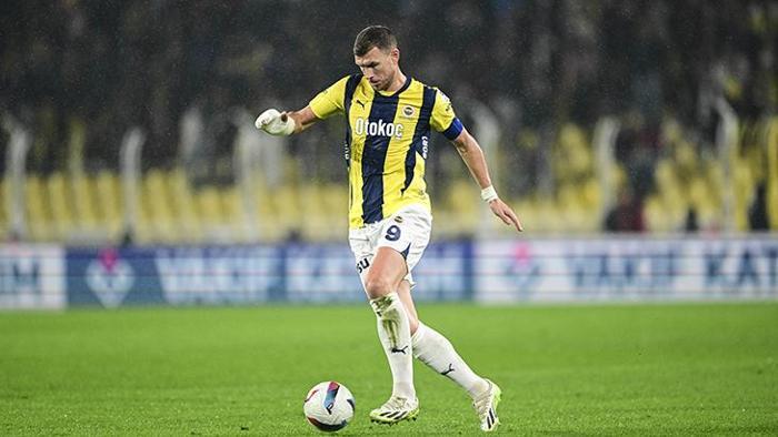 Fenerbahçe'de dün son kez forma giydi! Sürpriz ayrılık: Takım arkadaşlarıyla vedalaşacak... 2 fenerbahcede dun son kez forma giydi surpriz ayrilik takim arkadaslariyla vedalasacak 1 eCnlvVpp