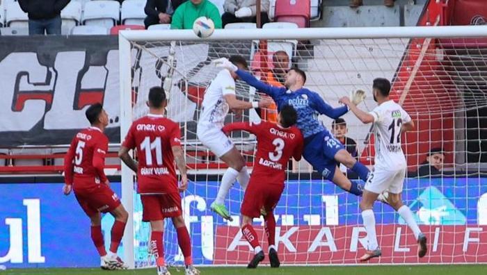 'Futbol kamuoyu ikiye bölündü' 25. haftanın hakem raporunu açıkladı: Derbiyi Türk hakem yönetseydi... 12 futbol kamuoyu ikiye bolundu 25 haftanin hakem raporunu acikladi derbiyi turk hakem yonetseydi 11 muZI1fjw