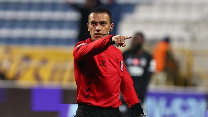 'Futbol kamuoyu ikiye bölündü' 25. haftanın hakem raporunu açıkladı: Derbiyi Türk hakem yönetseydi... 8 futbol kamuoyu ikiye bolundu 25 haftanin hakem raporunu acikladi derbiyi turk hakem yonetseydi 7 1LeVBE9X
