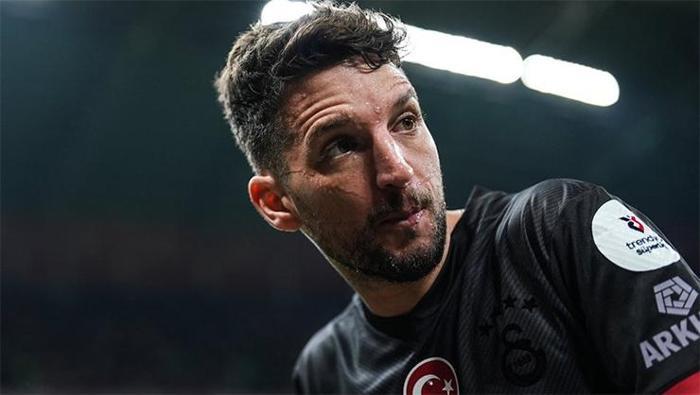 Futbolu Galatasaray'da bırakacağı iddia ediliyordu! Okan Buruk'tan flaş Mertens kararı 1 futbolu galatasarayda birakacagi iddia ediliyordu okan buruktan flas mertens karari 0 vXGtChzR