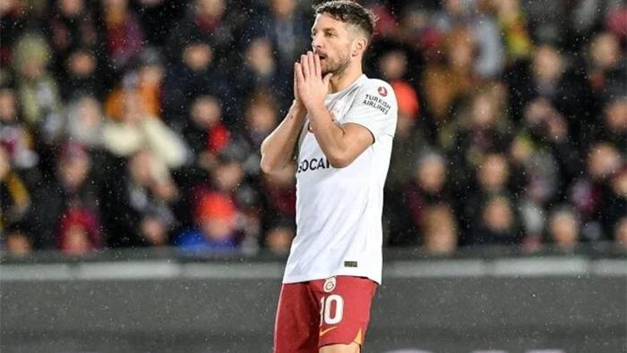 Futbolu Galatasaray'da bırakacağı iddia ediliyordu! Okan Buruk'tan flaş Mertens kararı 3 futbolu galatasarayda birakacagi iddia ediliyordu okan buruktan flas mertens karari 2 e3LO2KZ6