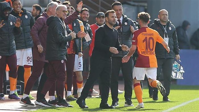 Futbolu Galatasaray'da bırakacağı iddia ediliyordu! Okan Buruk'tan flaş Mertens kararı 6 futbolu galatasarayda birakacagi iddia ediliyordu okan buruktan flas mertens karari 5 jkVBHKKd