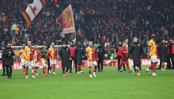 galatasaray derbiden agir yarali cikti sakatlik kabusu AJU3KGnE