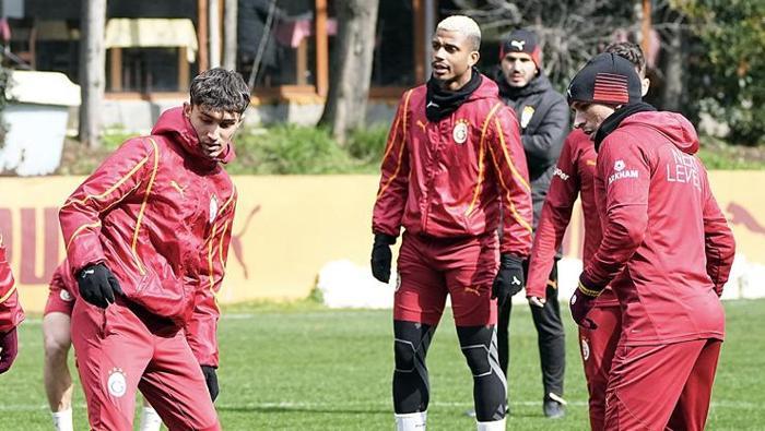 Galatasaray - Fenerbahçe derbisi için çarpıcı öngörü: Kazanırsa şampiyon olur | Hakeme dikkat çekti: Çözüm olmadığı fark edilecek 6 galatasaray fenerbahce derbisi icin carpici ongoru kazanirsa sampiyon olur hakeme dikkat cekti BehyeO7Z