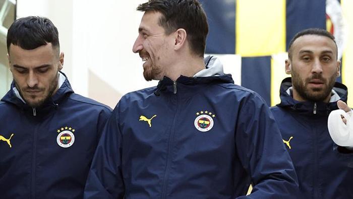 Galatasaray - Fenerbahçe derbisi için çarpıcı öngörü: Kazanırsa şampiyon olur | Hakeme dikkat çekti: Çözüm olmadığı fark edilecek 10 galatasaray fenerbahce derbisi icin carpici ongoru kazanirsa sampiyon olur hakeme dikkat cekti NMDiR6sZ