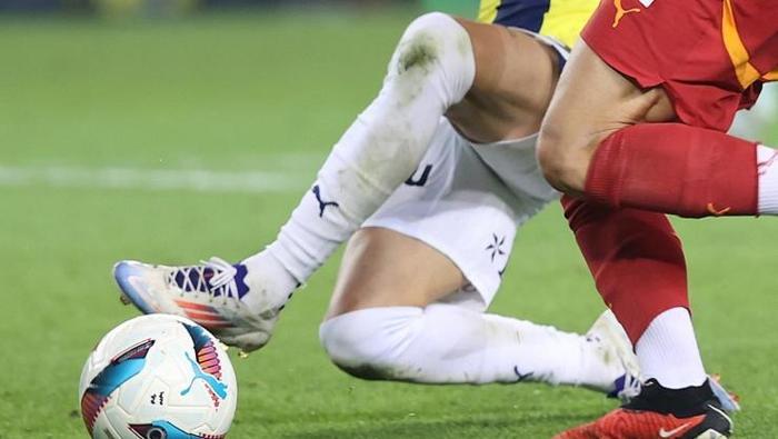 Galatasaray - Fenerbahçe derbisi için çarpıcı öngörü: Kazanırsa şampiyon olur | Hakeme dikkat çekti: Çözüm olmadığı fark edilecek 1 galatasaray fenerbahce derbisi icin carpici ongoru kazanirsa sampiyon olur hakeme dikkat cekti Y9jVdil6