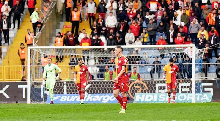 Galatasaray onları mumla arıyor! İki ismin yokluğu hissedildi 1 galatasaray onlari mumla ariyor iki ismin yoklugu hissedildi 0