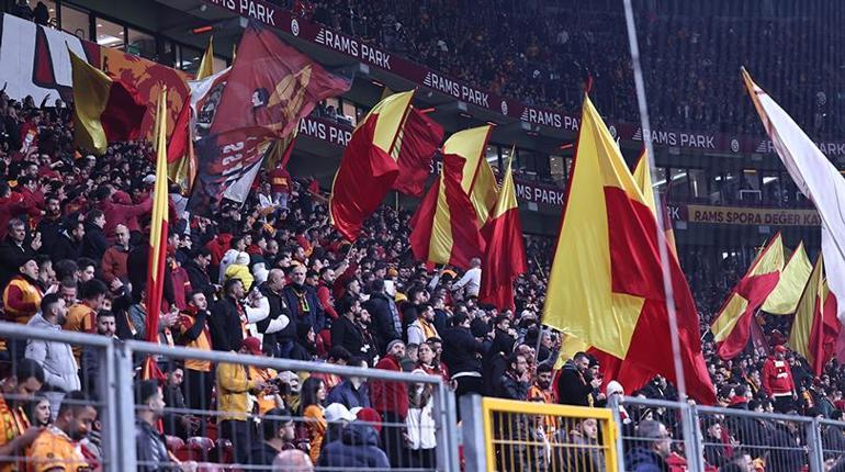 galatasaray tribunlerinde fenerbahce derbisi oncesi koreografi yok destek var 0 zW9EuPcs