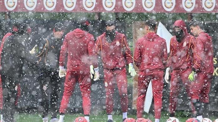 Galatasaray'da derbi öncesi Okan Buruk görüşme odasına! Yönetime garanti verdi 6 galatasarayda derbi oncesi okan buruk gorusme odasina yonetime garanti verdi 5 pM3WDnIr