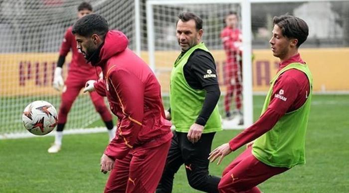 Galatasaray'da derbi öncesi Okan Buruk görüşme odasına! Yönetime garanti verdi 7 galatasarayda derbi oncesi okan buruk gorusme odasina yonetime garanti verdi 6