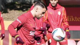 galatasarayda fenerbahce derbisi oncesi yunus akgun takimla calisti sl9ThkVi