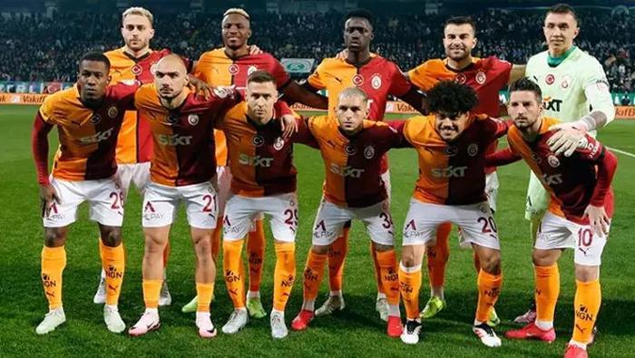 Galatasaray'da karar verildi: İki isimle yollar ayrılıyor! 1 galatasarayda karar verildi iki isimle yollar ayriliyor 0
