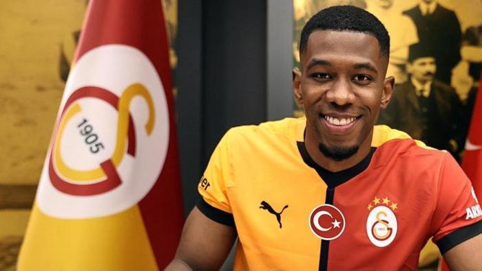 Galatasaray'da karar verildi: İki isimle yollar ayrılıyor! 3 galatasarayda karar verildi iki isimle yollar ayriliyor 2 HZuDdJky