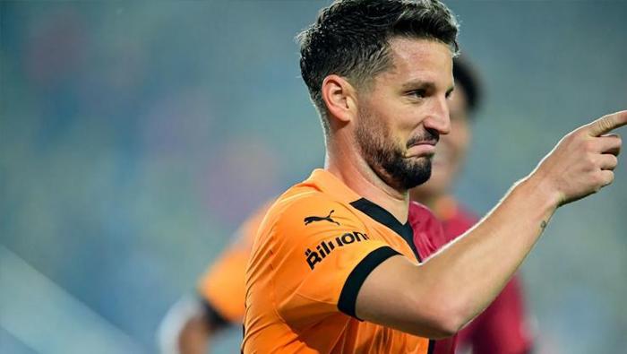 Galatasaray'da karar verildi: İki isimle yollar ayrılıyor! 4 galatasarayda karar verildi iki isimle yollar ayriliyor 3 QC9zsqvd