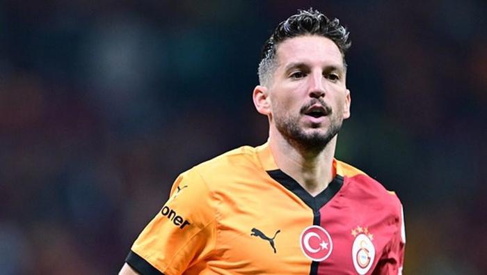 Galatasaray'da karar verildi: İki isimle yollar ayrılıyor! 5 galatasarayda karar verildi iki isimle yollar ayriliyor 4 RpeR3iQH